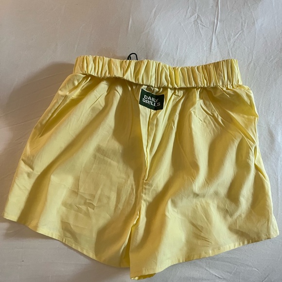 Daily Drills Poplin Yellow Resort Shorts!! NWT! Small - Picture 3 of 4
